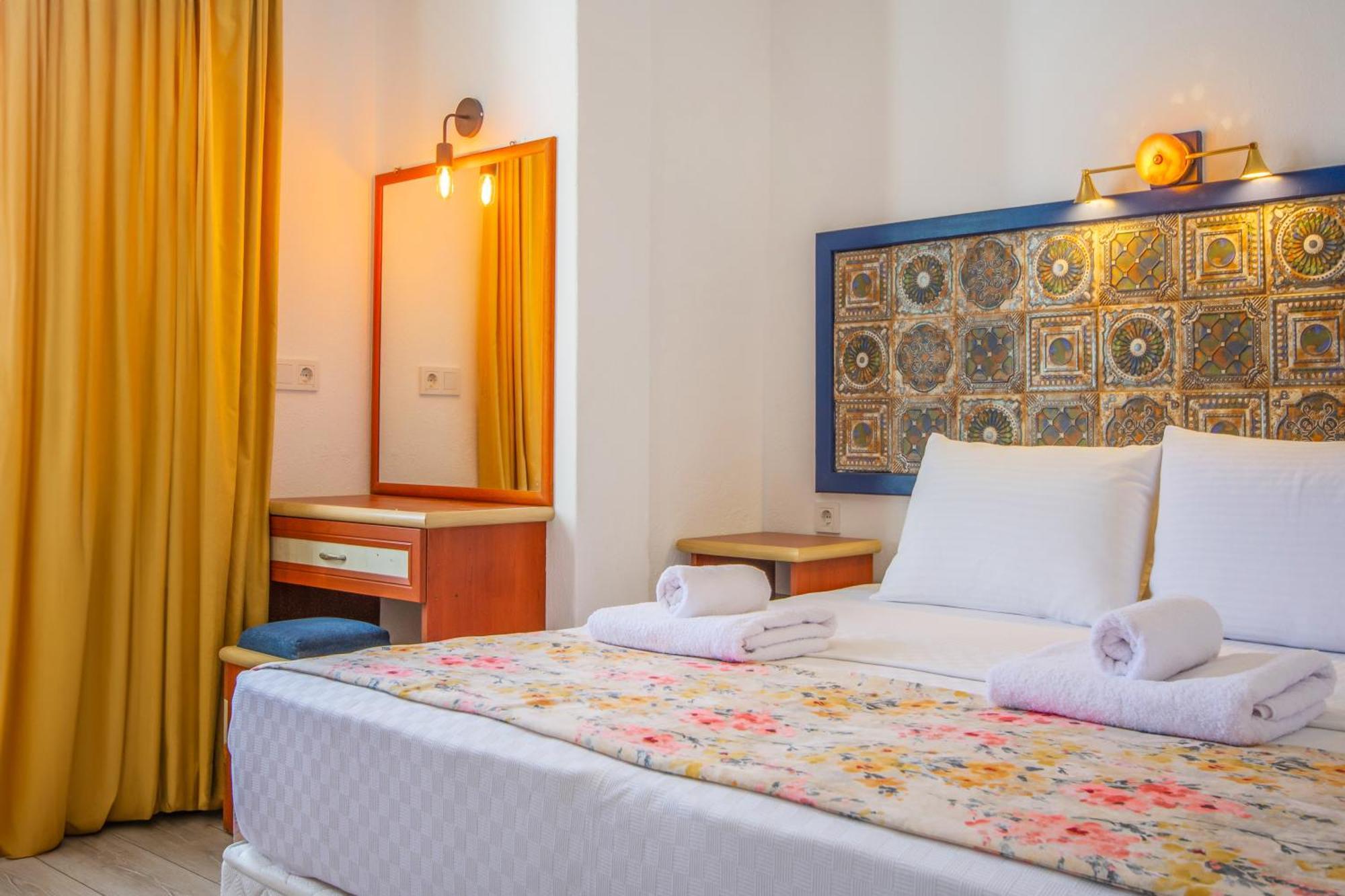 Oezguem Suite Otel Datca Exterior photo